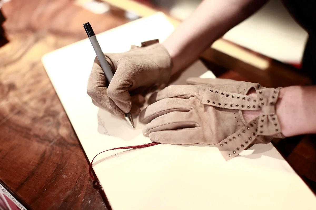 Ladies suede discount gloves